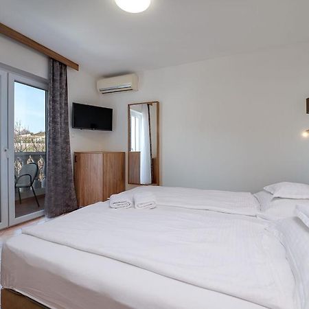 Bed & Breakfast Dosen III Baška Exteriör bild