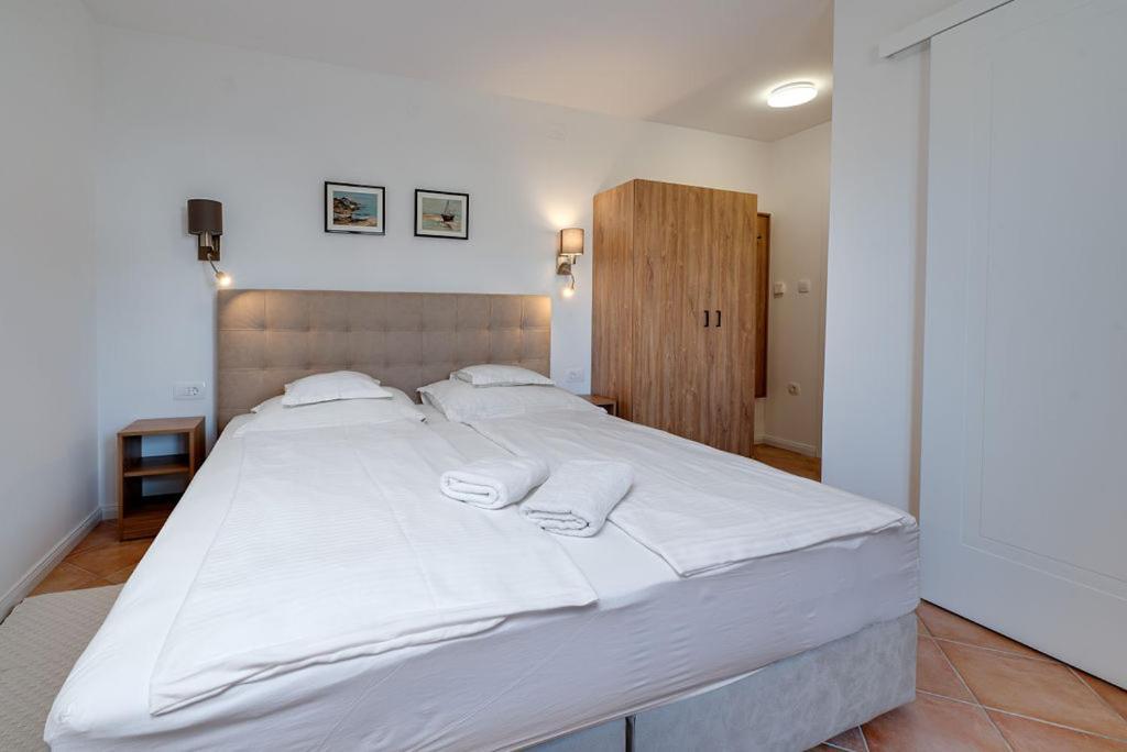 Bed & Breakfast Dosen III Baška Exteriör bild