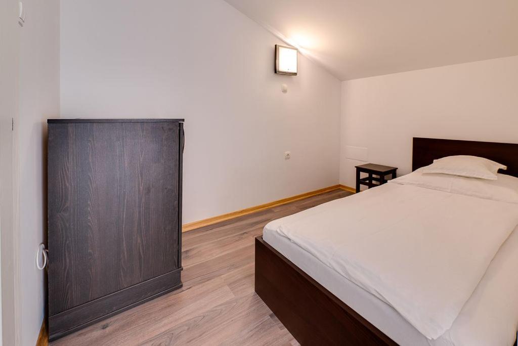 Bed & Breakfast Dosen III Baška Exteriör bild