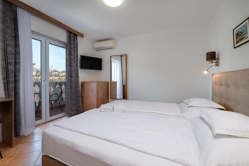 Bed & Breakfast Dosen III Baška Exteriör bild